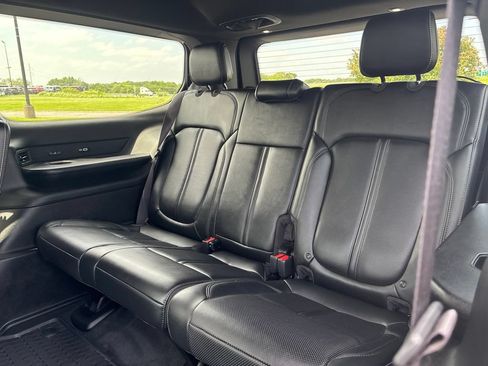 Used 2022 Jeep Wagoneer Series III w/ Flexible Seating Group AWD/4WD image 11