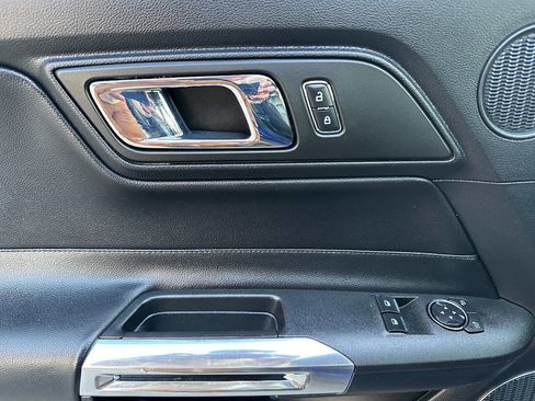 Used 2015 Ford Mustang Premium image 21
