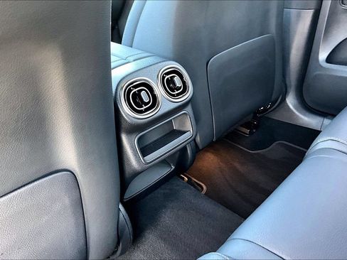 Certified 2025 Mercedes-Benz GLC 300 image 33