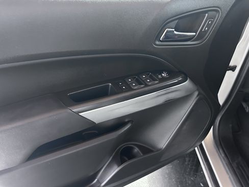 Used 2020 Chevrolet Colorado LT AWD/4WD image 36