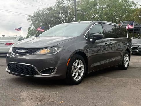Used 2017 Chrysler Pacifica Touring Plus w/ Tire & Wheel Group FWD image 1