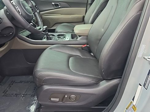 Used 2025 Kia Carnival EX FWD image 13
