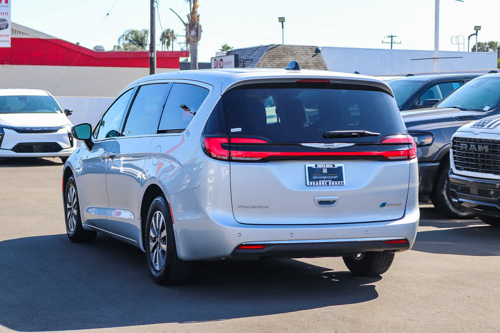 Used 2024 Chrysler Pacifica Limited FWD image 6
