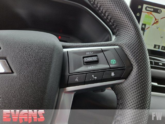 Used 2025 Mitsubishi Outlander AWD image 16
