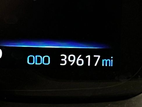 Used 2020 Toyota Corolla LE FWD image 11