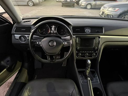 Used 2017 Volkswagen Passat 1.8T R-Line w/ R-Line Lighting Package FWD image 9
