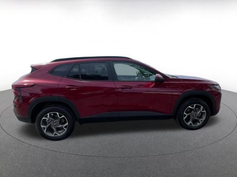 Used 2025 Chevrolet Trax LT w/ LT Convenience Package image 16