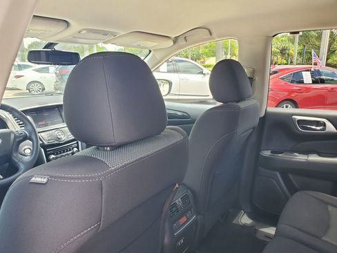Used 2019 Nissan Pathfinder SV FWD image 11