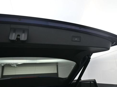 Used 2022 Volkswagen Tiguan SE AWD/4WD image 45