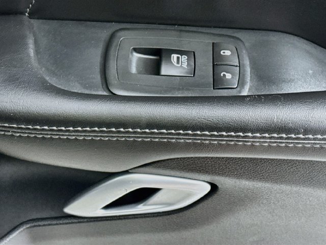 Used 2016 Dodge Challenger R/T Scat Pack w/ Leather Interior Group RWD image 23