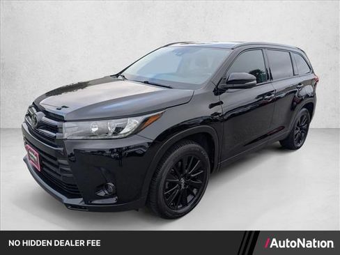 Used 2019 Toyota Highlander SE FWD image 1