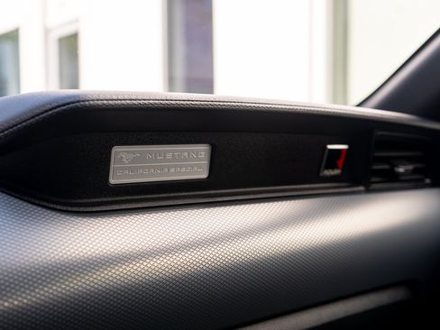 Used 2017 Ford Mustang GT Premium w/ Equipment Group 401A RWD image 31