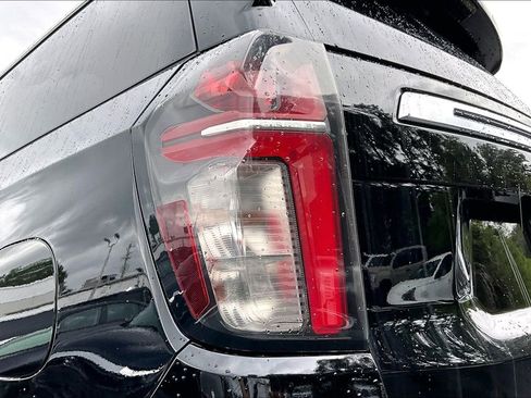 Used 2024 Chevrolet Suburban Premier AWD/4WD image 21