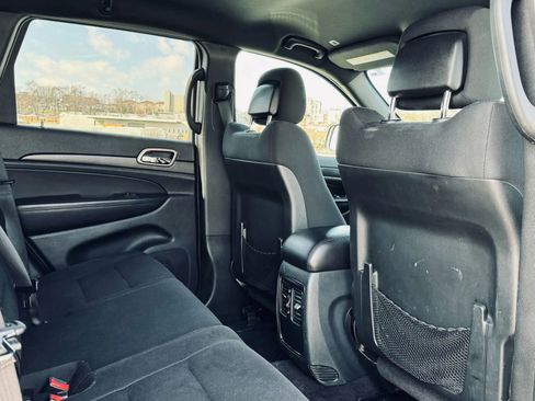 Used 2017 Jeep Grand Cherokee Laredo w/ Quick Order Package 23E image 23