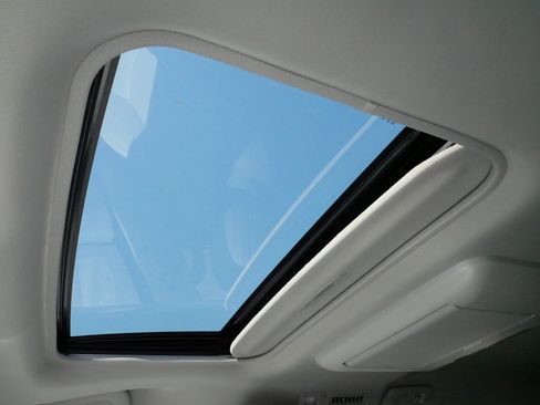 Certified 2023 Toyota Sienna Limited image 32