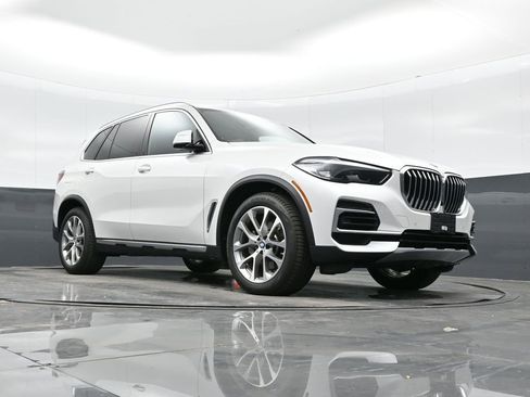 Used 2023 BMW X5 xDrive40i w/ Premium Package image 40