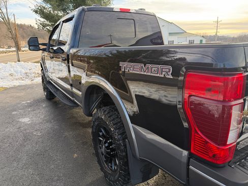 Used 2022 Ford F250 Lariat w/ Tremor Off-Road Package image 16