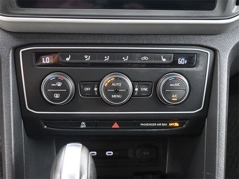 Used 2021 Volkswagen Atlas Cross Sport SE image 32