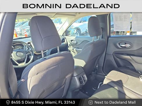 Used 2016 Jeep Cherokee Latitude image 16