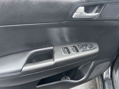 Used 2020 Kia Sportage S AWD/4WD image 11