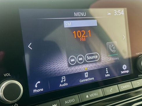 Used 2025 Nissan Pathfinder SV FWD image 21