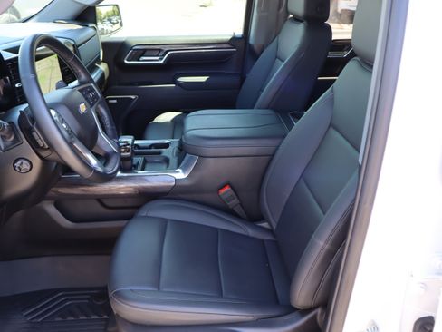 Used 2025 Chevrolet Silverado 1500 LTZ w/ Technology Package AWD/4WD image 19