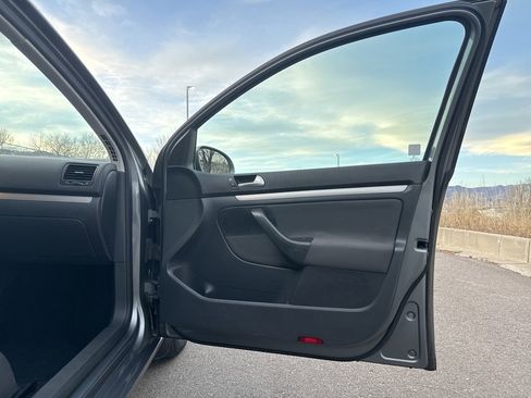 Used 2008 Volkswagen Rabbit S image 27