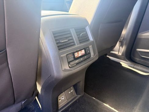 Used 2021 Volkswagen Atlas SE w/ Panoramic Sunroof Package AWD/4WD image 16