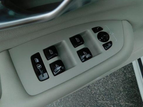 Used 2024 Volvo XC90 B6 Plus w/ Protection Package Premier image 27