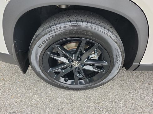 Used 2024 Toyota Grand Highlander AWD image 8