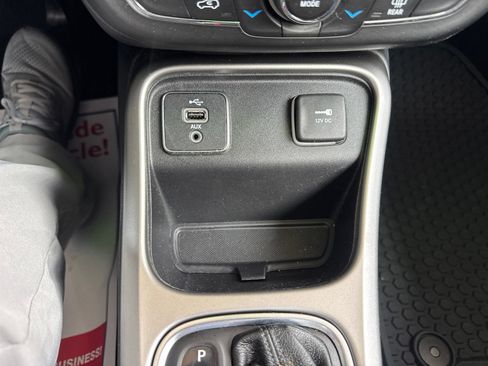 Used 2018 Jeep Compass Sport w/ Tech Group FWD image 29