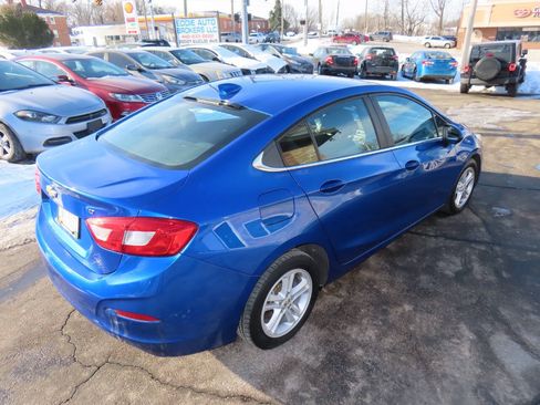 Used 2017 Chevrolet Cruze LT FWD image 21