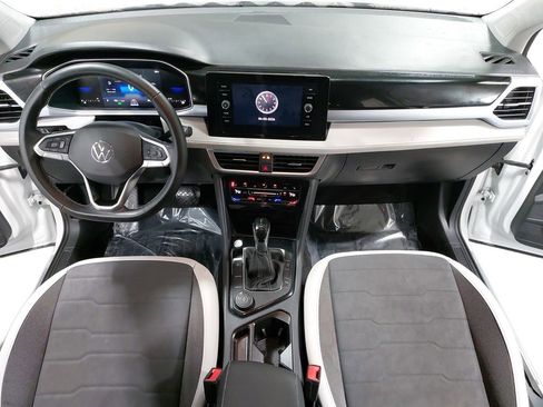 Used 2025 Volkswagen Taos SE AWD/4WD image 9