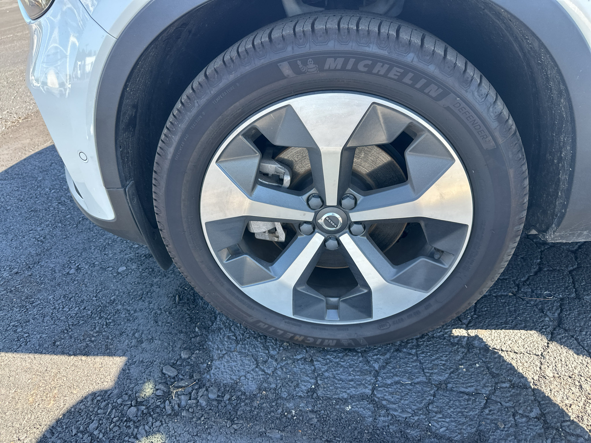 Used 2023 Volvo XC40 B4 Ultimate FWD image 23