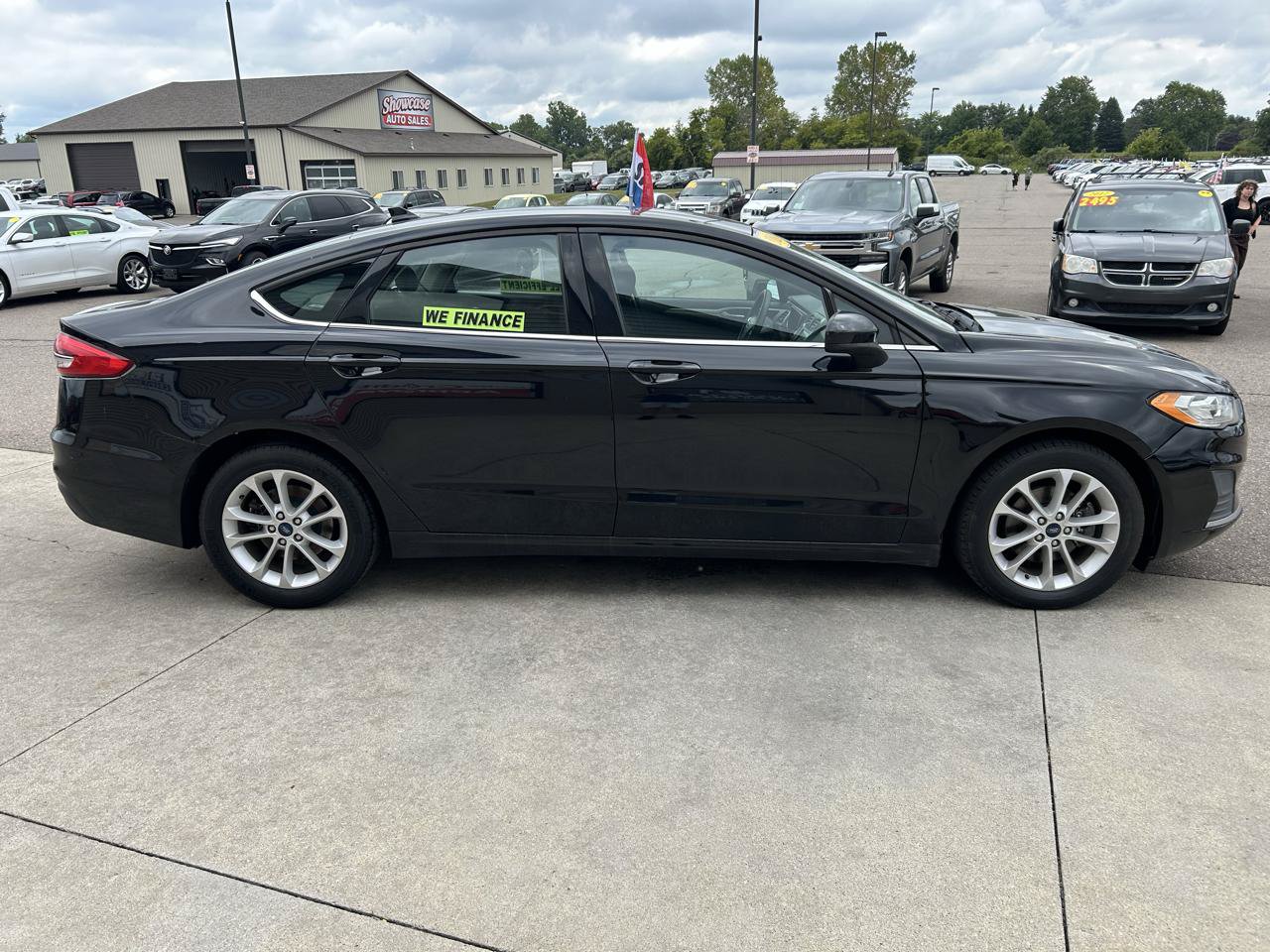 Used 2020 Ford Fusion SE FWD image 4