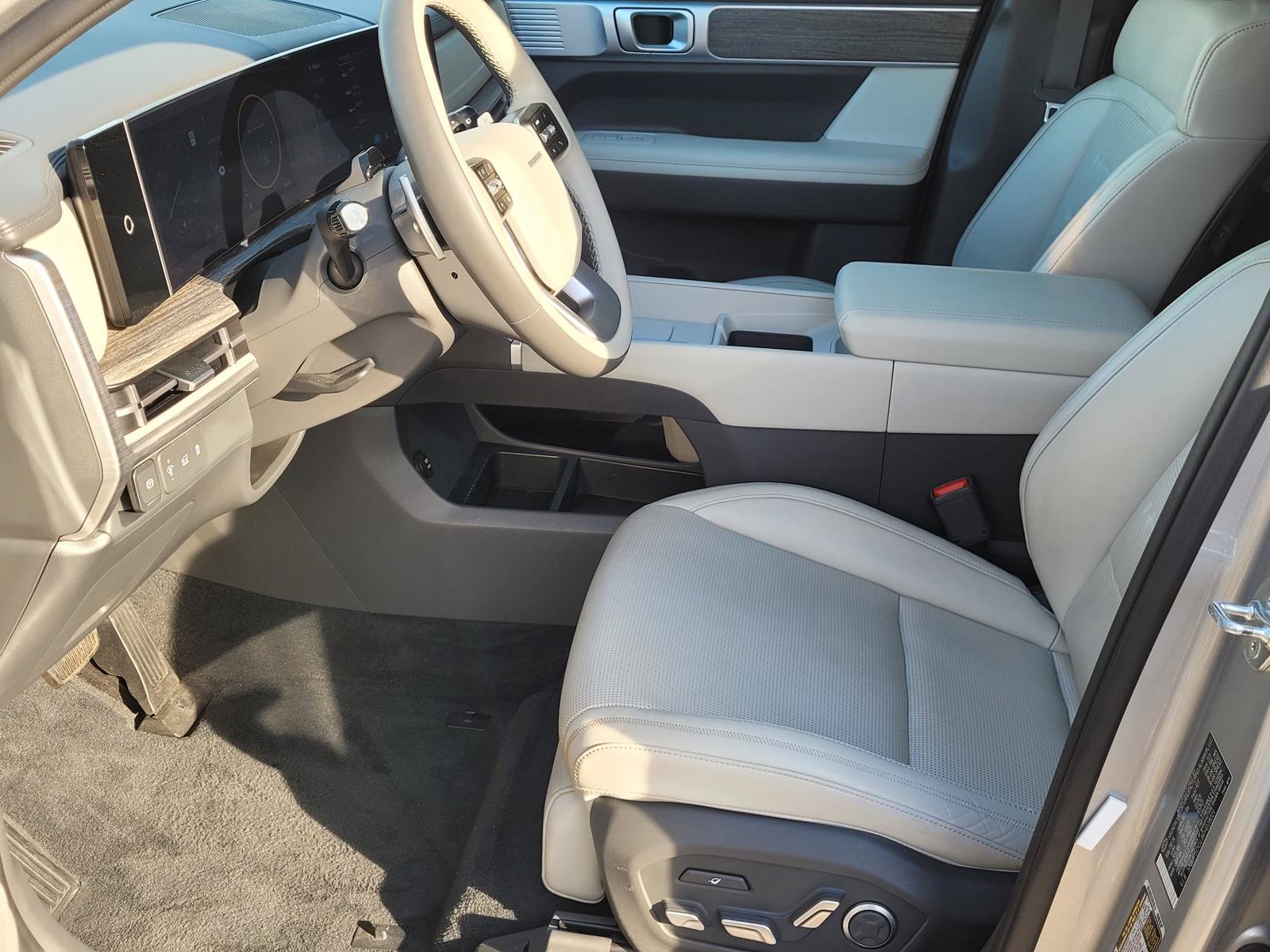 Used 2024 Hyundai Santa Fe Calligraphy AWD/4WD image 3