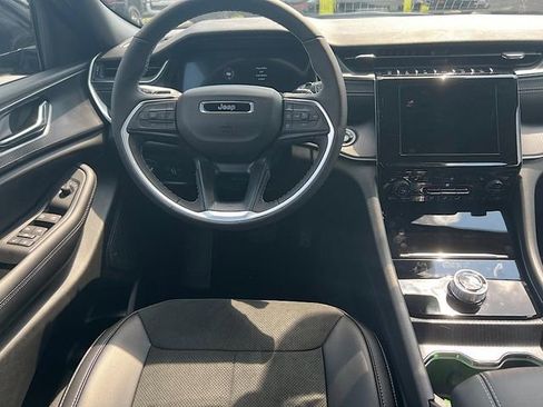 New 2025 Jeep Grand Cherokee L Altitude image 18