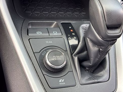 Used 2024 Toyota RAV4 LE AWD/4WD image 31