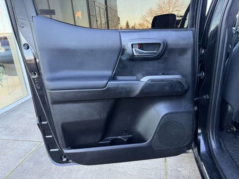 Used 2021 Toyota Tacoma TRD Off-Road w/ Technology Package image 28