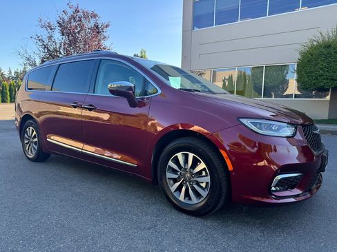 Used 2021 Chrysler Pacifica Limited w/ Premium & Safety Sphere Group FWD image 1