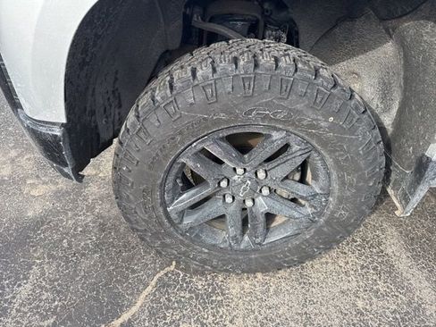 Used 2020 Chevrolet Silverado 1500 LT Trail Boss w/ Convenience Package image 9