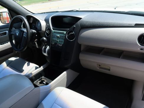 Used 2010 Honda Pilot EX image 10