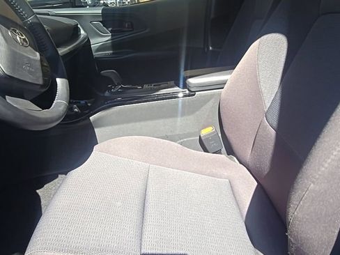 Used 2025 Toyota Prius LE FWD image 5