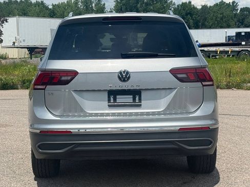 Used 2023 Volkswagen Tiguan SE FWD image 4