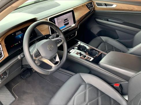 Used 2024 Volkswagen Atlas SE FWD image 18