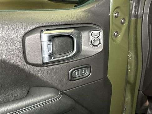 Used 2023 Jeep Wrangler Unlimited Sahara w/ Cold Weather Group AWD/4WD image 17