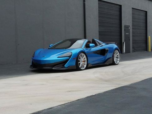 Used 2020 McLaren 600LT Spider RWD image 4