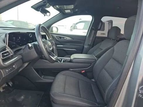 Used 2024 Chevrolet Traverse LT image 5