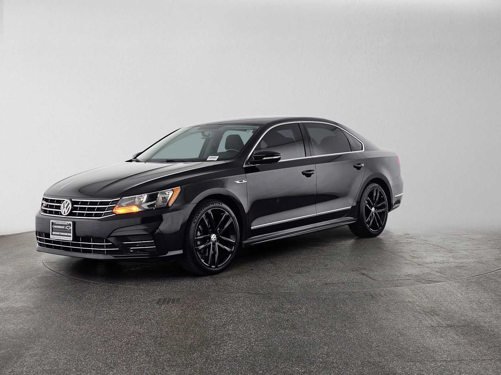 Used 2017 Volkswagen Passat 1.8T R-Line FWD image 7