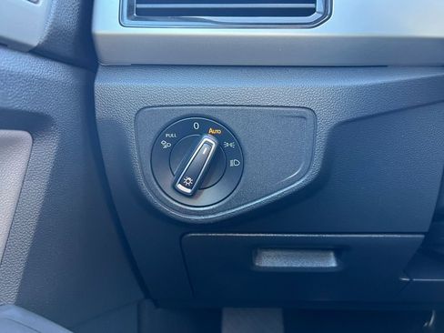 Used 2022 Volkswagen Atlas Cross Sport SE image 17